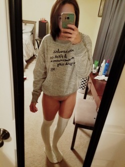 littleswolemaid:  just one of those comfy, cozy kind of nights. ready to get my tight kitty filled up 😘