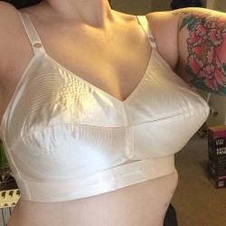 the-nylon-swish:  Today’s bra is by @whatkatiediduk because it is so damn comfortable. Plus I live for pointy boobs.