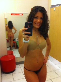 Submit your own changing room pictures now! Gotta love a smile. via /r/ChangingRooms http://ift.tt/1URRGvl