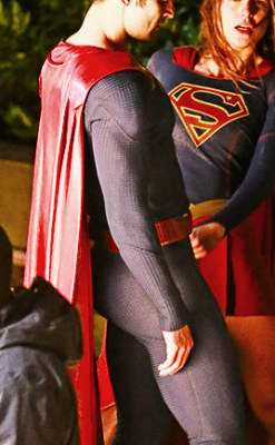 tylerposeysbf:tyler thicc hoechlin on the set of supergirl