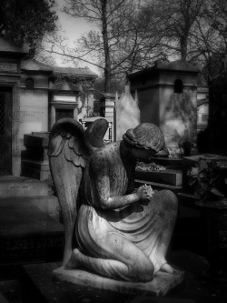 Photoencounters:  Angels And Figures In Mourning. Cimetière Du Père-Lachaise. Paris.