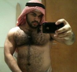 pigboyny:  Woof! He’s hot!  He can be my sultan any time he wants! 