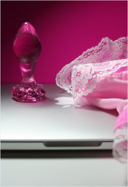 amarriedsissy:  Sissy gurly items 💋http://amarriedsissy.blogspot.com  What a really neat and sexy butt plug *giggle*