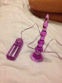 palm-a-violet:  Another item has been bought from my wishlist 🙊 this time it was a super-fun vibrating butt plug 😈 I have been having lots of fun with this and daddy made sure that he had the vibration control 💋 thank you to the special person