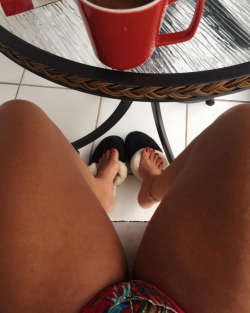 Good morning my LOVLIES!! Have fabulous day everyone. I&rsquo;m off to see Grace&rsquo;s youngest in hospital and then off to work with my little Lilly. #thickthighs #thicklegs #thickfit #lovemycurves #sexyness #morningcoffee #prettytoes #prettyfeet #Hot2
