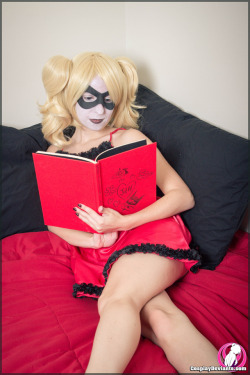 the-dark-joker-chronicle:  Harley on her off day    Sexy Cosplay and Geek things the liar of the Dark Joker like,follow,reblog    Click here for the archive