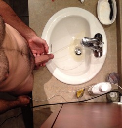 pissandbeer:  It’s so easier to piss in the sink! 
