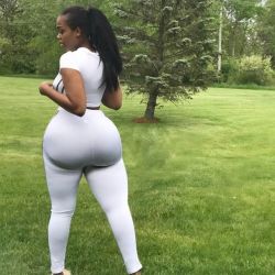 hugebuttocks:Black woman with huge buttocks #phatcake