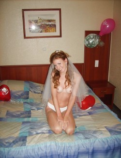 soccermomsarehot:  Brides special for you ! Brides can be very hot too… 