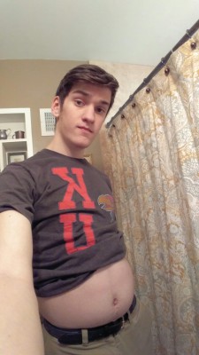 davidlordwhyte:  highschoolteenfeedee:  Fuck someone make me fatter…  But I don’t think there’s anything that makes me hornier than just stuffing myself till it hurts.   Also I’m really fucking tired, and the pic shows.    Damn, you are so HOTT!!