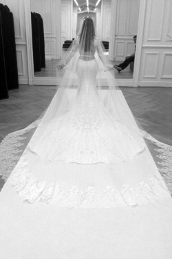 senyahearts:  Kim Kardashian’s Wedding Dress - Custom Givenchy Haute Couture (24/05/2014)