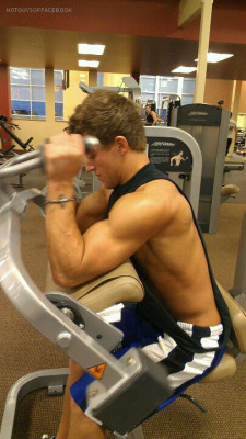 maxhockeyjock:  i never used to know the names of all my muscles but now i find myself repeating them under my breath all the fuckin time like a chant or somethin… lats delts traps bis tris abs obliques glutes quads calves… 