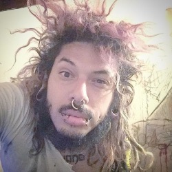 The grunge life 🤘🏼🤪🤘🏼  #dreads #piercings #tattoo   #art #arte #vneck  https://www.instagram.com/p/BwVeZAgFk_-/?utm_source=ig_tumblr_share&amp;igshid=7skw5ooqr0vp