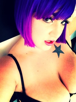 shellygreybbw:  Love this purple wig and