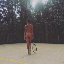 fyeahgirlsgirlsgirls: @thenudeblogger  Nude Tennis