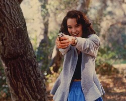 cohvenant:  Winona Ryder in Heathers (1988) Natalia Dyer in Stranger Things (2016)  Stop adding stupid fucking photos to this post!!!