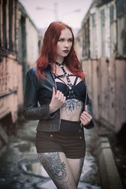 gothicandamazing:    model, stylization: Revenaphotographer: Jednorożki, cycki, paranojki. tattoos by ASTRID TATTOO  Welcome to Gothic and Amazing |www.gothicandamazing.com   