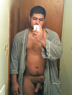 bigboimarc:  This how I like to see my daddies….naked in a open robe!! 