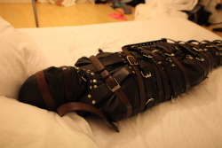 maskedwomen:  Mmmmmmmmm…. More belts. –