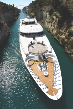 johnny-escobar:  &lsquo;Archimedes&rsquo; in the Corinth Canal, Greece | JE