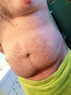 cutecubs:  electricunderwear:  tribears:  Fresh out of the shower :)  Nice!  cute face, big hairy tts and gut 