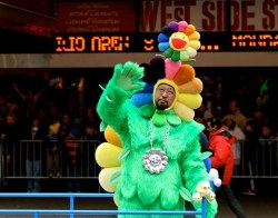 publicartfund: Takashi Murakami in costume (for the Macy’s Thanksgiving Day Parade, 2010)