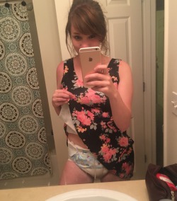 misspandapants:  I am a pro at diaper selfies in my friends bathrooms. 
