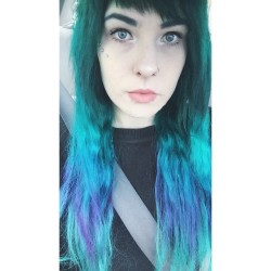 sillyrabbit3-trfk:  frankie-flowers:  drownin-in-dreams:  It’s my birthday tomorrow and the celebration is tonight. 💚   #dontwanttomove #anxious #stress #whatswrongwithme #beenlookingforwardtoit #australia #bluehair #blueeyes #cocktails #dermals