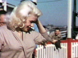 jayne-mansfields:   Candid photos of Jayne Mansfield at the Palisades Amusement Park in 1956.  