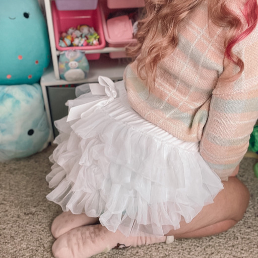 sunshine–babydoll:  Honestly I’m so cute even in a very poor quality video