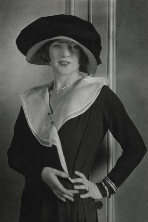 the1920sinpictures:1923 American dancer and actress Leonore Hughes. From Karen Starr Venturini, FB.