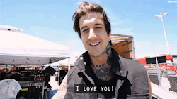 maythemexicorebewithyou:  theturtlewhocouldfly:  thislovewasooutof-control:  I love you too  Yo tambien te amo c„:  Thank you.&lt;3 I was feeling so low last night, I just ended up sitting at my desk crying. I needed this. c: 