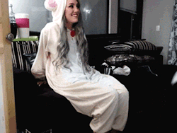 ixnay-on-the-oddk:  gifboner:  Ashe and Lotte Onesie Lapdance  ahaha ‘Cherry Pie’ makes me want to give lap dances and I have no idea how to give a lap dance. This is the result :) lol 