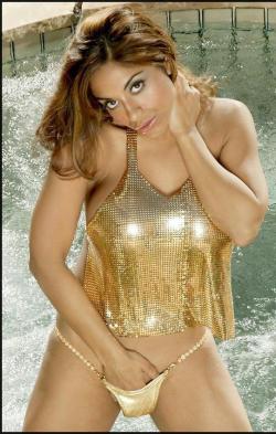 india-exotica:  Indian model Angela strips off her gold costume and splashes about nude.http://india-exotica.tumblr.com