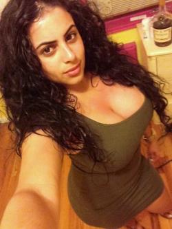 allabouttheass:  Dominican/Arab (but arab from where?)  She&rsquo;s fucking hot