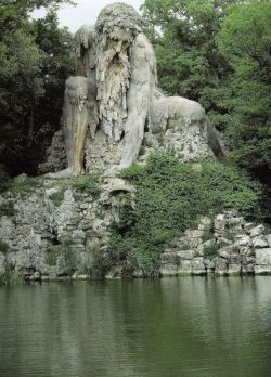 miritamoku:  fortswinwars:  &ldquo;Shrouded within the park of Villa Demidoff (just north of Florence, Italy), there sits a gigantic 16th century sculpture known as Colosso dell’Appennino, or the Appennine Colossus. The brooding structure was first