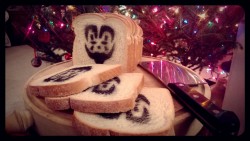 sirartwork:  chamberlain: it just wouldn’t be Christmas without Mom’s homemade Juggaloaf.  &gt;no Shaggy 2 Loaf &gt;no Faygo under the chrimbus bush But you made sure to use white bread, so bonus points for that. 