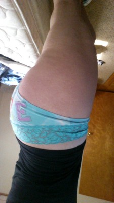 Little pic of ass for ya tom since u like seeing me-baby girl