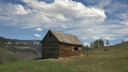cabinporn:  Abandoned building on Meadow Mountain Trail, Minturn, Colorado, USA.