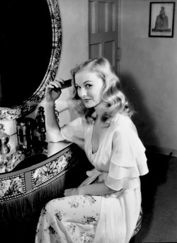 missveronicalakes:  Veronica Lake in the 1940s. 