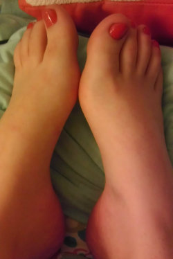 luvstocumongirlsfeet:  flowersfeet:  the color’s called ‘delicious’  My favorite is called “Cajun Shrimp”….   Would love to see that on your heavenly feet …..  Nice blog you have