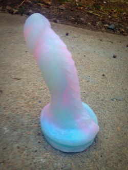 Kink-Muffin:  Tailsnportholes:  Softly Glowing Opal, I’ll Get Glow Pics Tomorrow!