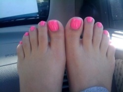 thomasrfc11:  damn beautiful feet and pink toes