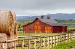 newbarns:  Wyoming horse barn by Sand Creek Post and Beam