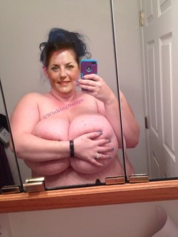 Selfies are sexy; Curvy women are very sexy&hellip;Therefore&hellip; 