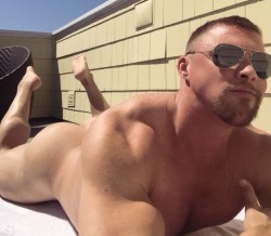 beefybutts:  beefybutts:  Kris Reynolds and his big ass  Kris is getting reblogged 