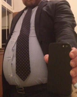 dcgluttonhog:  bellycraze:  I want to grow so much more, more fat, more belly.   a huge gut growing to epic proportions