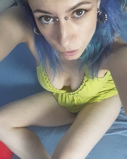 🍿🍿🍿 mygirlfund.com/HotPepper #piercedgirls #canadian #punky #yellow #colourful #mygirlfund #mygirlfundgirl #ilovemygirlfund