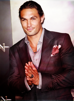 So I watched &ldquo;Bullet to the Head&rdquo; the other day. Had Jason Momoa in it. Omg, he is gorgeous!!
