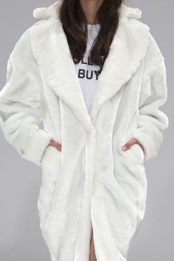 zebeau:  khlutzy:  wildwillo:  givenchyrunway:  Anna K Autumn/Winter 2014-15  LOVE this  It’s like a big polar bear coat!!  hahah so true ^ 